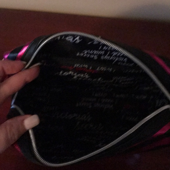 Victoria’s Secret Extra Large Beauty Bag - Picture 2 of 4